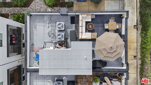 Photo of 6716 N Royce Lane, Van Nuys, CA 91411 (MLS # 26658527)