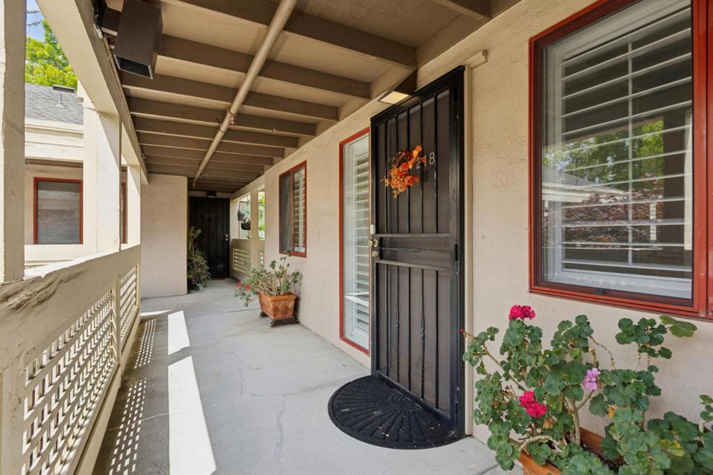 443 Alberto Way B218