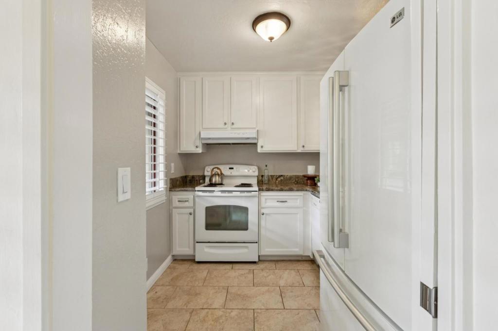 443 Alberto Way B218