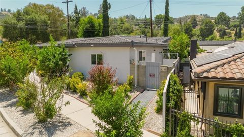 Photo of 4207 Canoga Drive, Woodland Hills, CA 91364 (MLS # SR26107748)