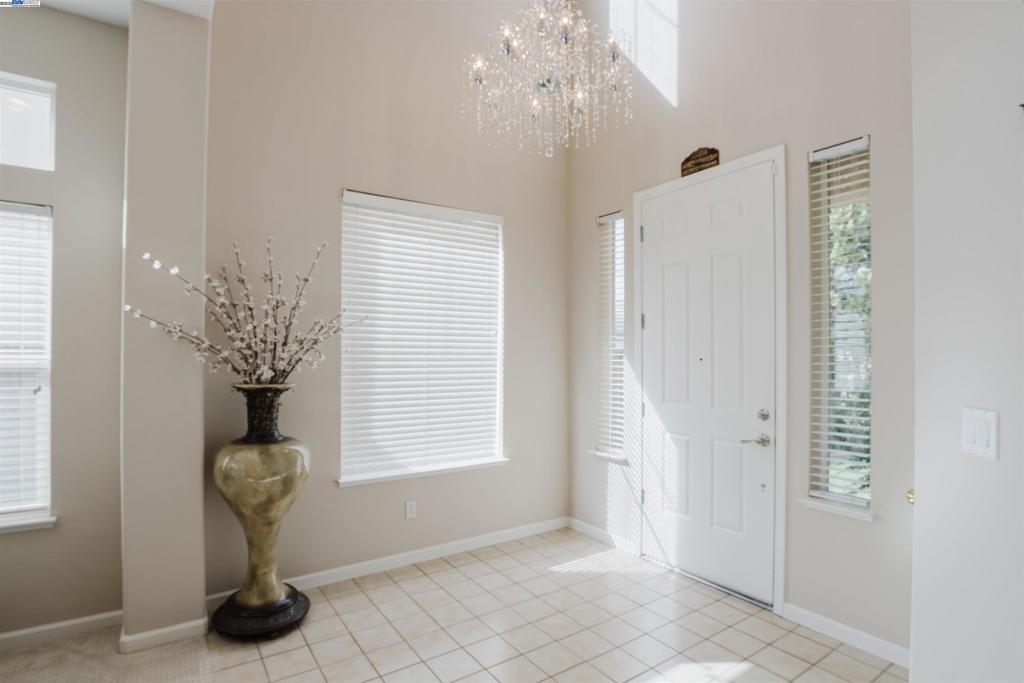 WHISPERING OAKS - Residential