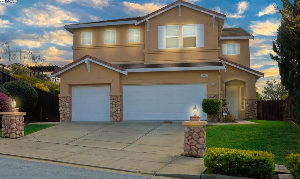 WHISPERING OAKS - Residential