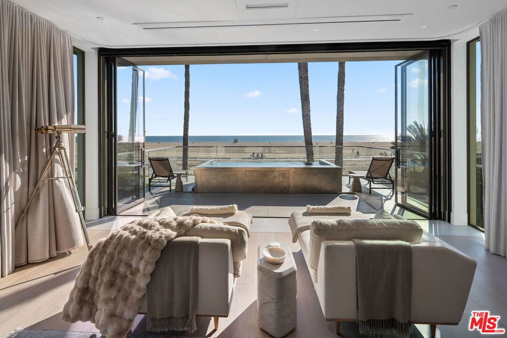 940 Palisades Beach Road