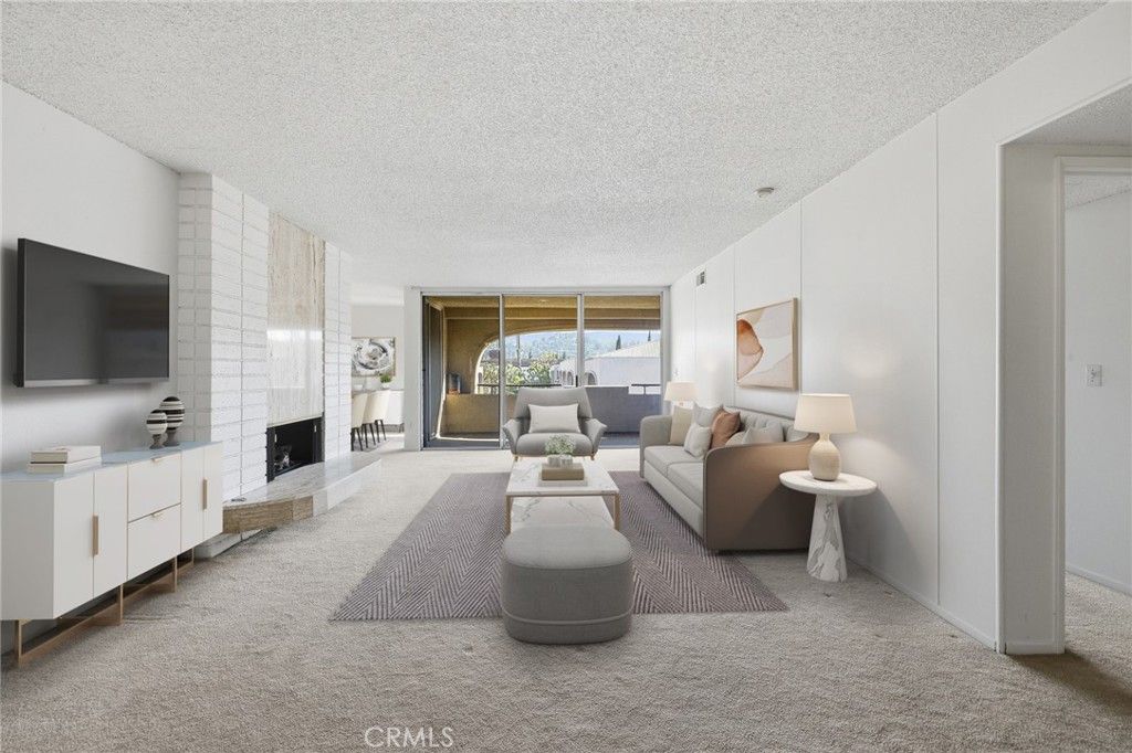 Photo of 5330 Lindley Avenue #305, Encino, CA 91316 (MLS # SR26045829)