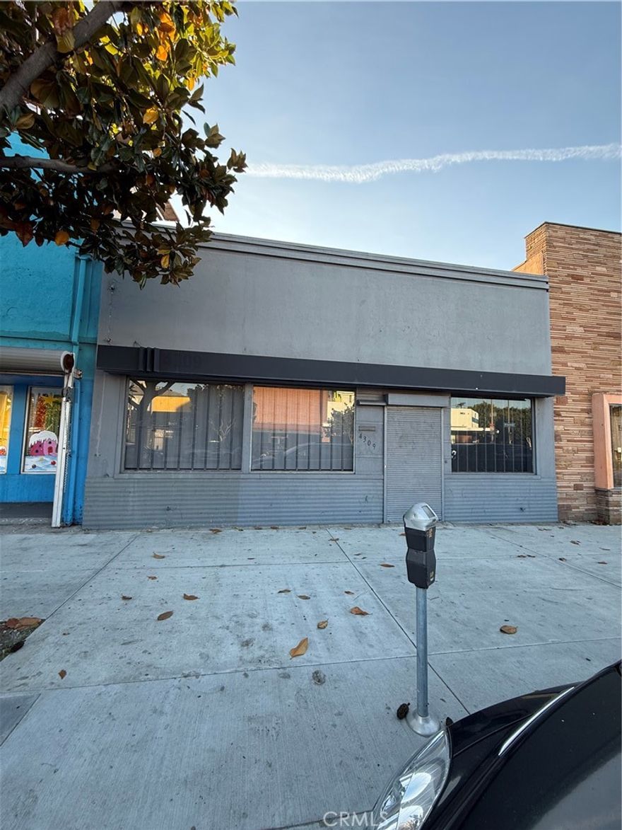 Discover an exceptional opportunity to establish or expand your business in the heart of one of Los Angeles' most bustling thoroughfares. This premier commercial space features high visibility along Crenshaw Boulevard, ensuring maximum exposure to passersby. Spacious and versatile, the property offers a modern layout, prominent signage opportunities, and convenient access for customers and clients alike. Located amidst vibrant retail, dining, and community hubs, this location is ideal for retail stores, restaurants, professional services or other high traffic businesses seeking to elevate their brand presence.