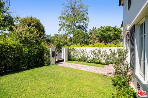 Photo of 9565 Charleville Boulevard, Beverly Hills, CA 90212 (MLS # 26848423)