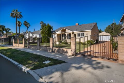 Photo of 6045 Teesdale Avenue, North Hollywood, CA 91606 (MLS # SR26026920)