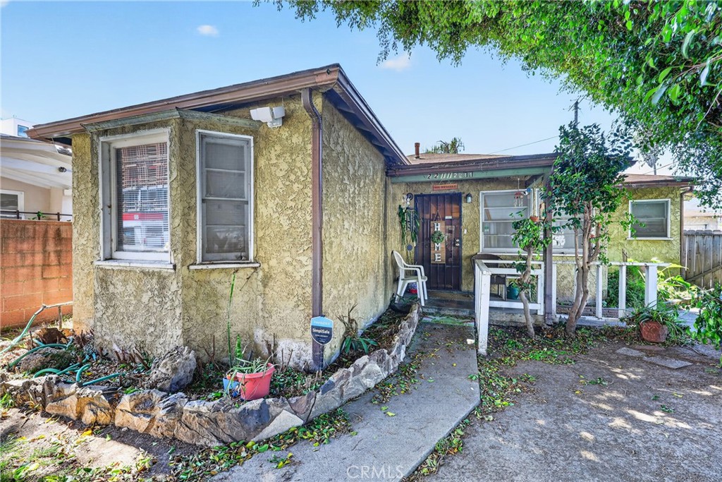 2211 Amherst