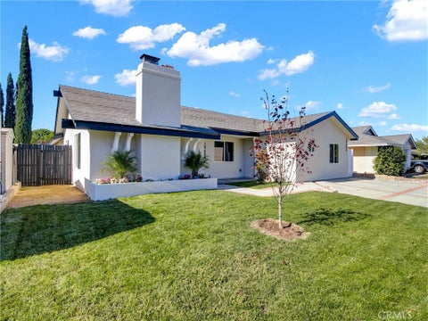 Photo of 19604 Delight Street, Canyon Country, CA 91351 (MLS # SR26208914)