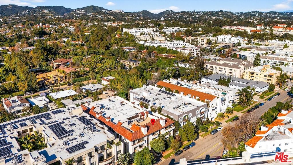 Photo of 11755 Montana Avenue #201, Los Angeles, CA 90049 (MLS # 26672015)