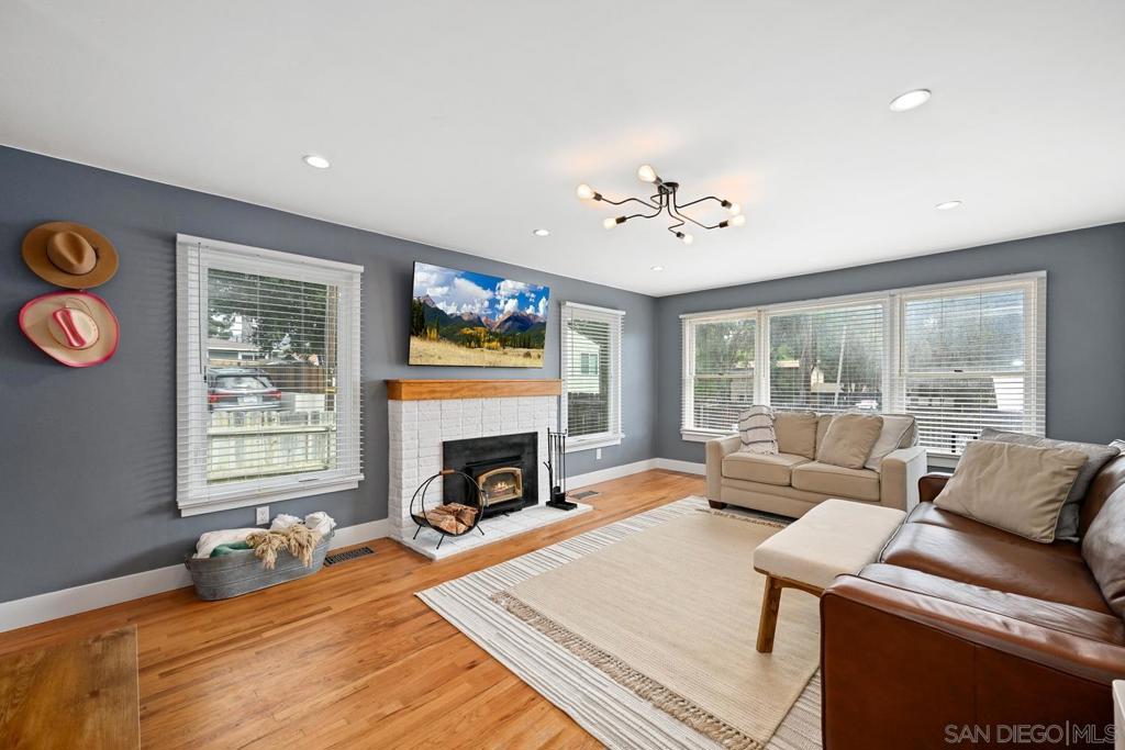 1390 Willowside Ter