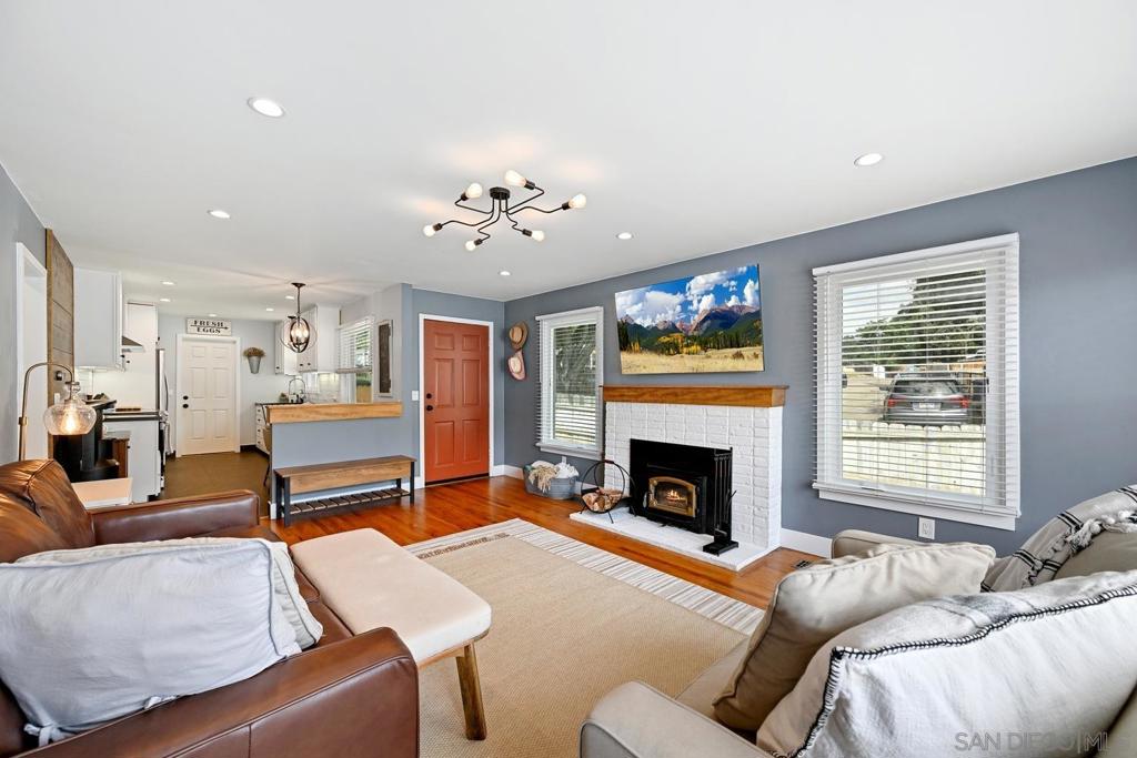 1390 Willowside Ter
