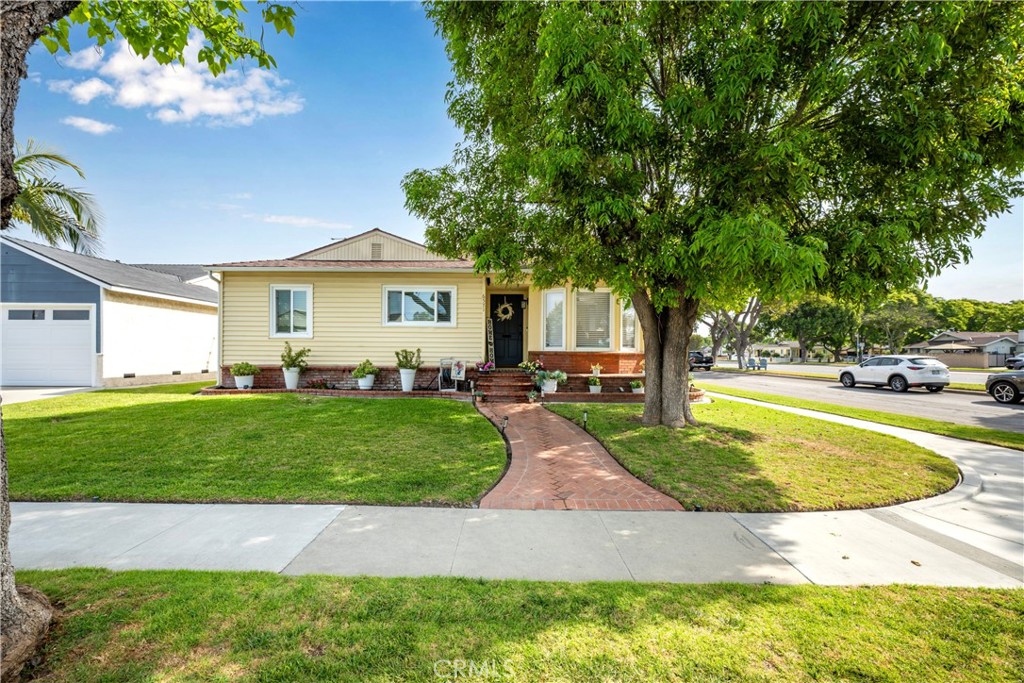 6571 E Brittain