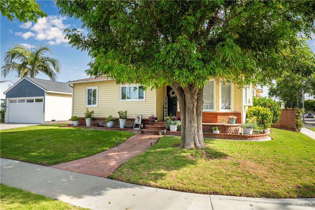 6571 E Brittain