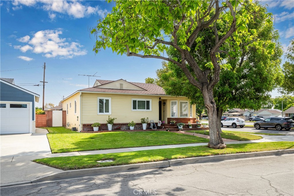6571 E Brittain