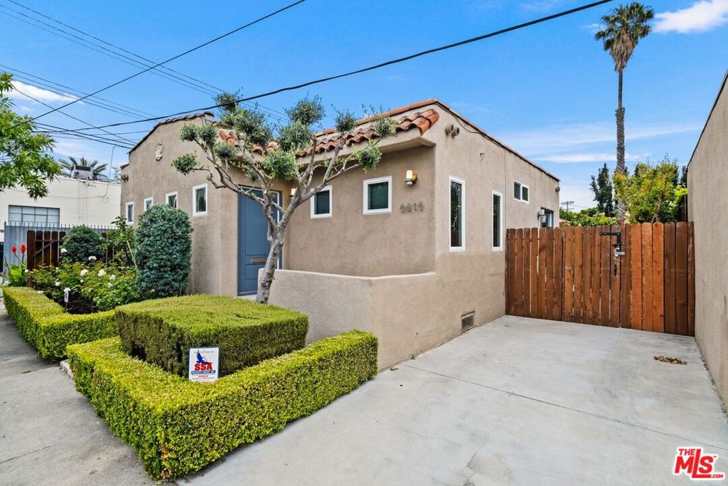 Live up the street from Michelin starred restaurants Meteora & Mozza. Walk a few blocks to the Gallery District: Sightglass, Tartine, Mr. T's, Tre Lune and Heimat! Live in your own detached home with private direct entry garage and small private yard. This Hollywood two-bed, one-bath boasts a recently renovated bathroom, open kitchen and separate dining area. Small dogs allowed - and a great neighborhood to walk them in! Available early Sept. Tenant to pay all utilities (electric, water, trash, sewer, gas). Landlord to pay gardener.
