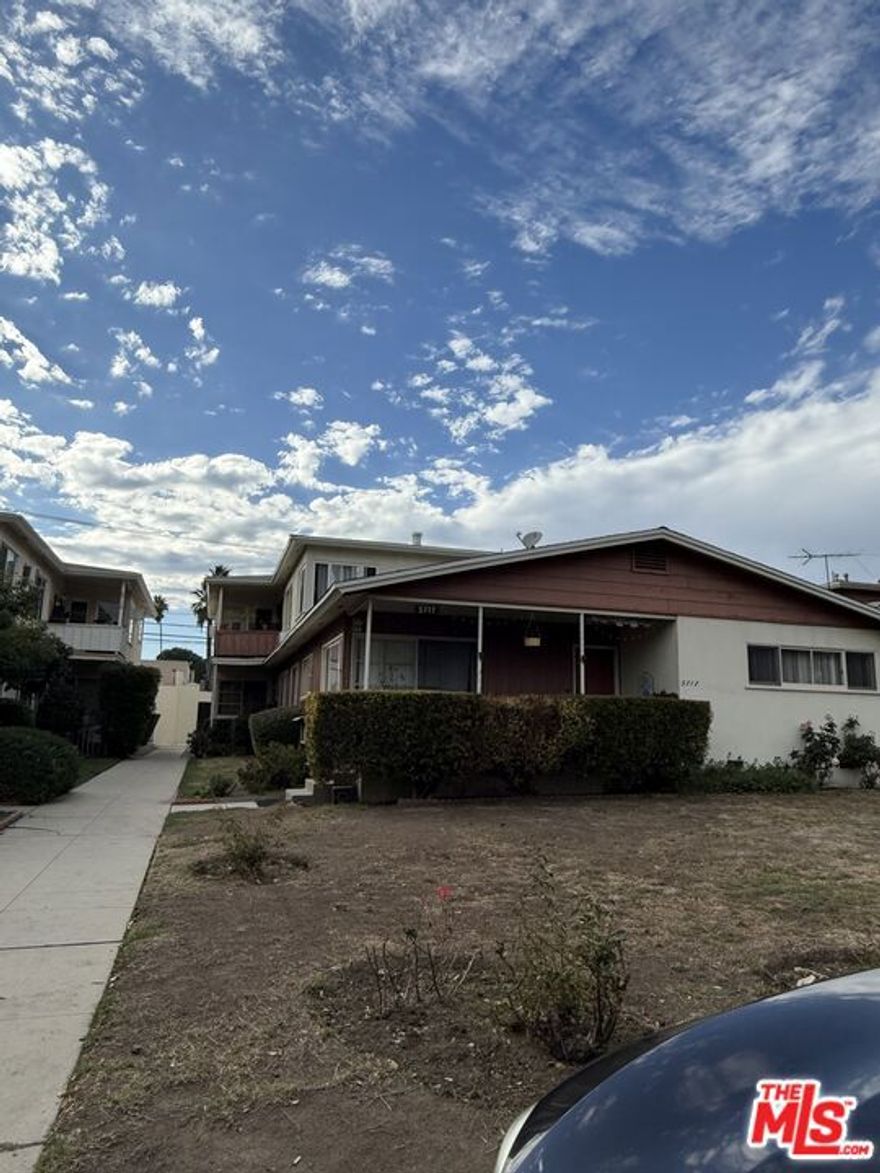 Bright and spacious 1-bedroom in a quiet 5-unit garden-style building. This unit features hardwood floors, a large living room, and a sunny kitchen breakfast nook with plenty of natural light. Enjoy brand new stainless stove and microwave, on-site laundry, and your own dedicated parking space. Peaceful garden-facing views offer a calm retreat while still being close to everything.