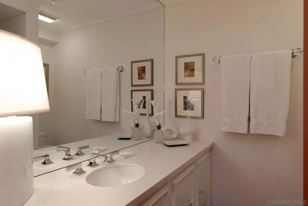 La Jolla, California 92037, United States, 4 Bedrooms Bedrooms, ,5 BathroomsBathrooms,Residential,Active,201773