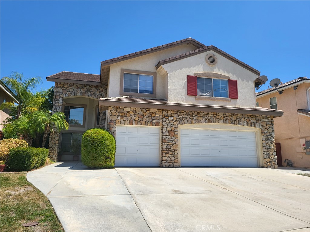 This beautiful home is waiting for your family. Downstairs features: living room, dining room, family room, kitchen, 5th bedroom & full bathroom. Upstairs features a master suite with a full bath, three bedrooms, a laundry room & workstation/loft area. Great H.O.A. amenities. Very close to school.
