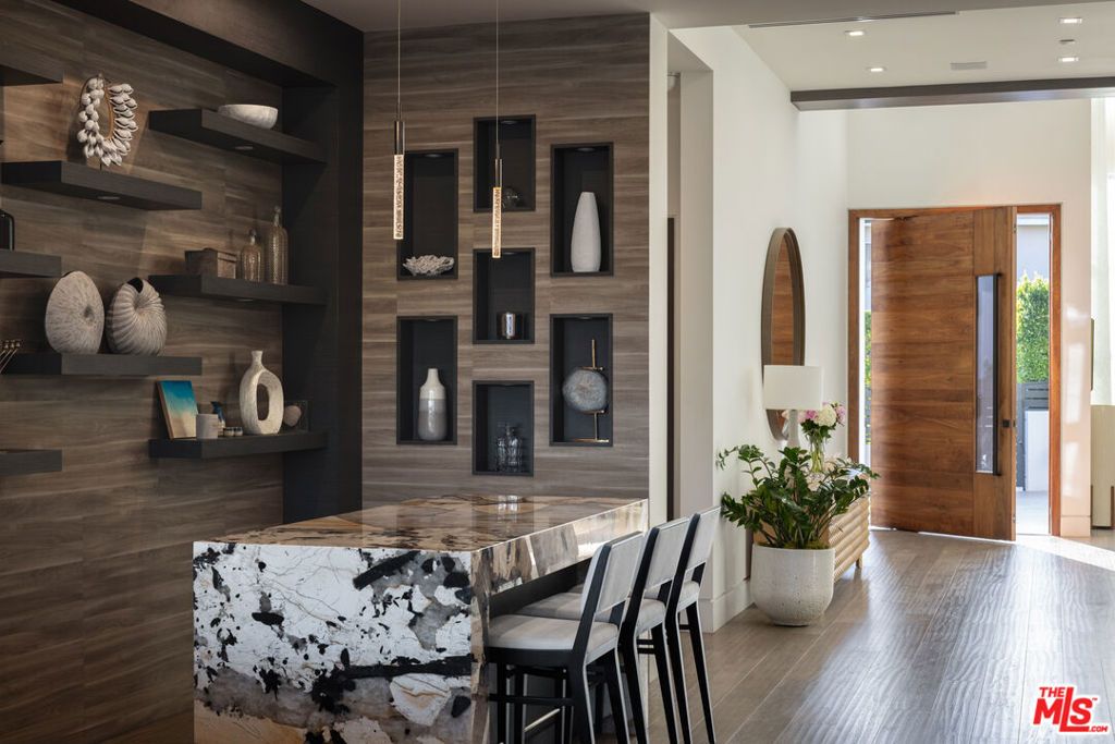 Photo of 800 N Tigertail Road, Los Angeles, CA 90049 (MLS # 25585341)