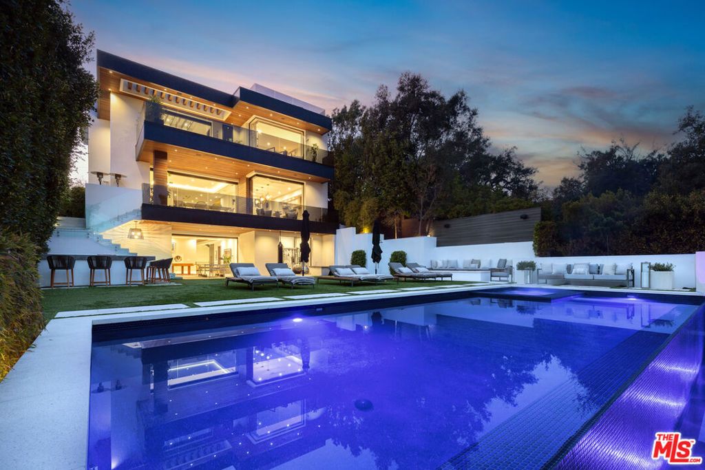 Photo of 800 N Tigertail Road, Los Angeles, CA 90049 (MLS # 25585341)