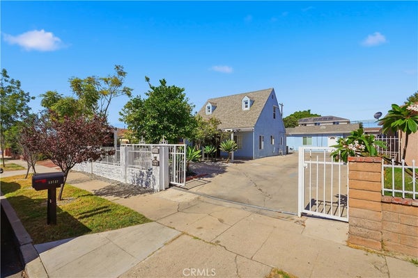 13737 MERCER ST, PACOIMA, CA 91331 - Image fcce9965c0ed93d2ff33eaf2a6b7f983/4142249266