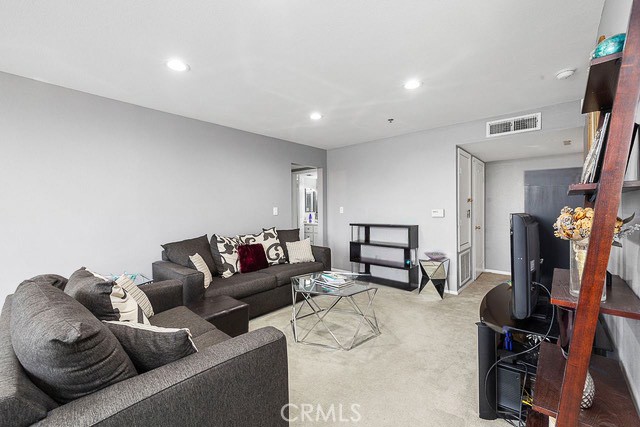 4501 Cedros Avenue 239