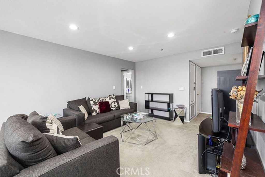 Photo of 4501 Cedros AVE, Sherman Oaks, CA 91403 (MLS # SR26117613)