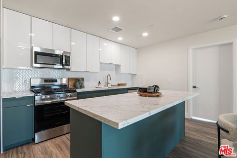 Photo of 1037 Dewey Avenue #501, Los Angeles, CA 90006 (MLS # 26644419)