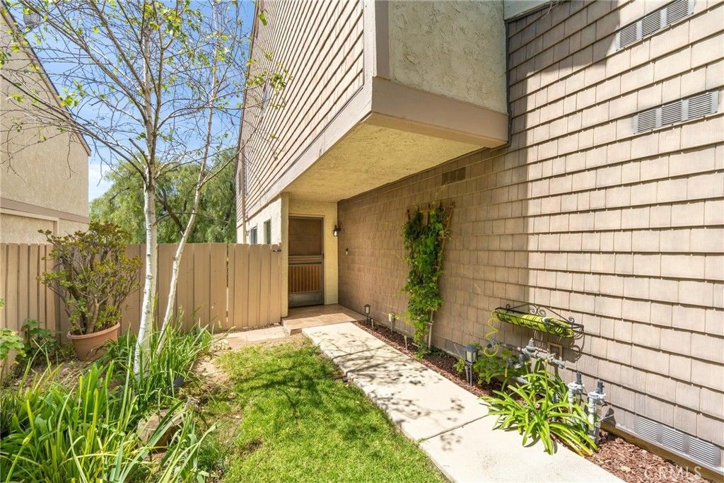 Photo of 3051 Marigold Pl, Thousand Oaks, CA 91360 (MLS # SR26082449)