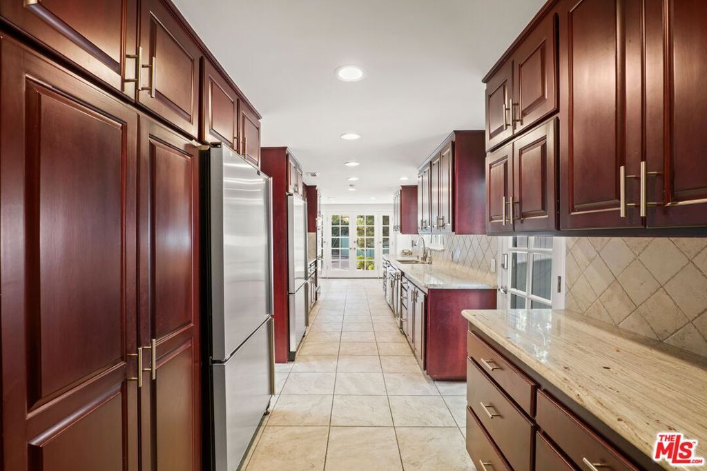 Photo of 15649 Woodfield Place, Sherman Oaks, CA 91403 (MLS # 25631539)