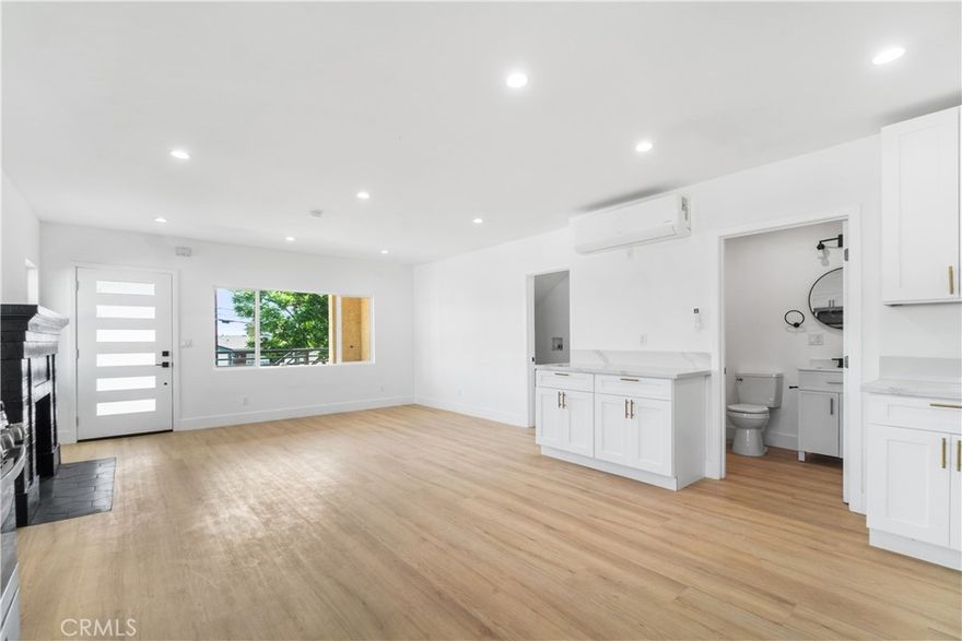 Beautifully remodeled LOWER 2 bedroom, 1 1/2 bathroom apartment located in a highly desirable area of San Pedro. Spacious bedrooms, modern bathrooms, washer and dryer hook up. Kitchen has quartz counters, stove and microwave. Recessed lighting throughout and a decorative fireplace accents the living area and a large balcony perfect for entertaining. Mini split a/c and heating provided. Small pets are considered with pet deposit. Garage space available for an additional fee. Street parking is available.