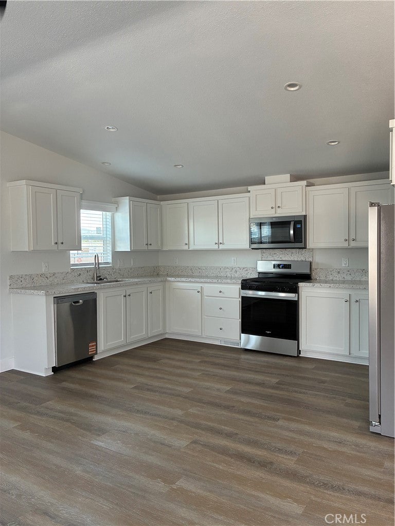 1425 E Madison Avenue 63