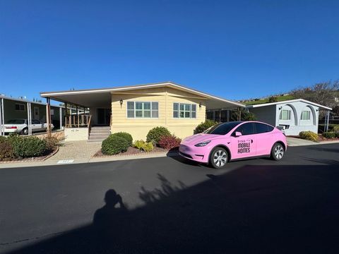 Photo of 121 Mountain Springs Dr, San Jose, CA 95136 (MLS # 41120665)