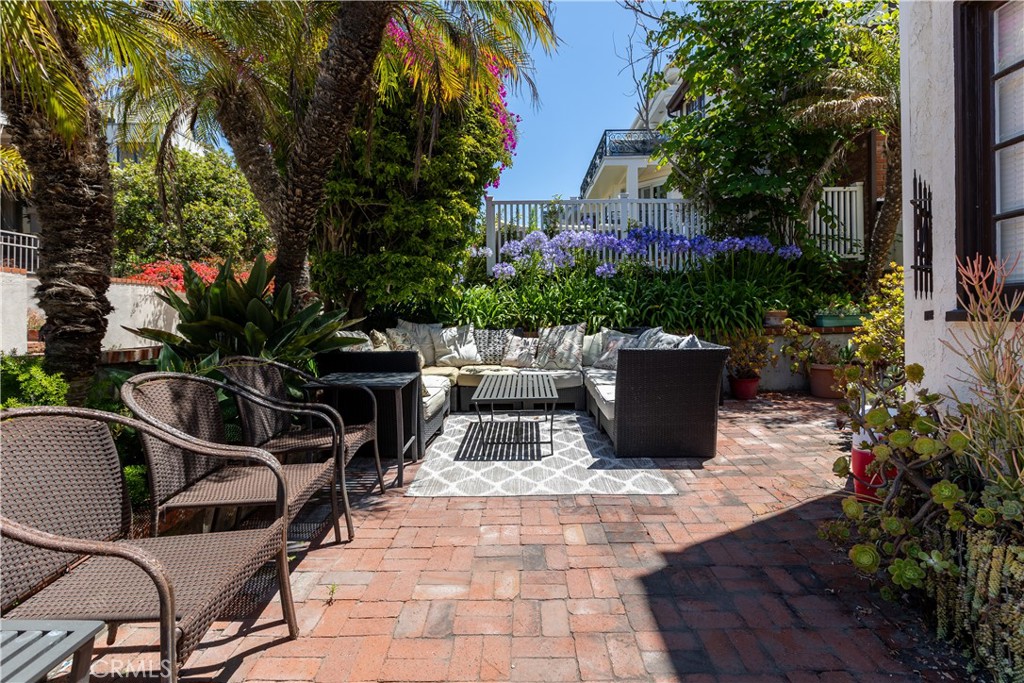 3030 Manhattan Avenue