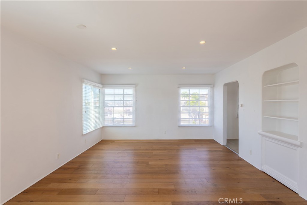 3030 Manhattan Avenue