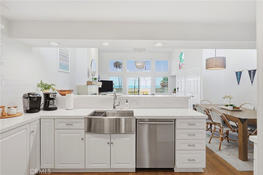 2202 W Oceanfront