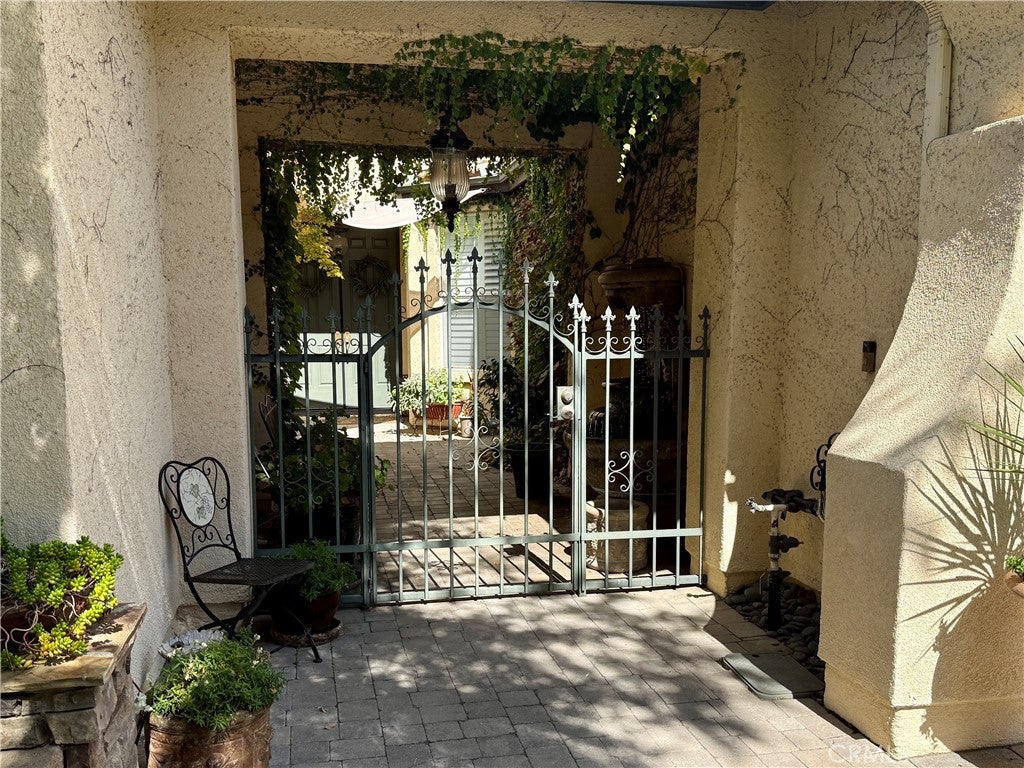 13920 Meadow View Lane
