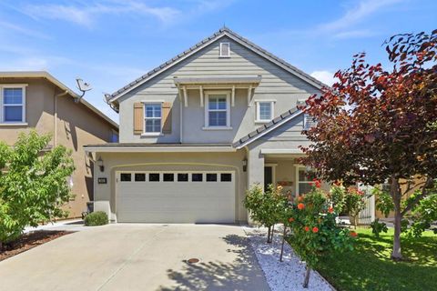 Photo of 283 Windsong Way, Gilroy, CA 95020 (MLS # ML82051355)