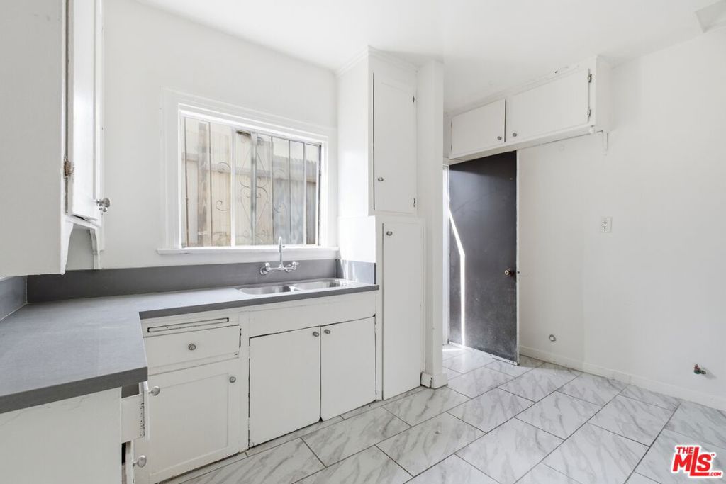 1570 E 110th Street