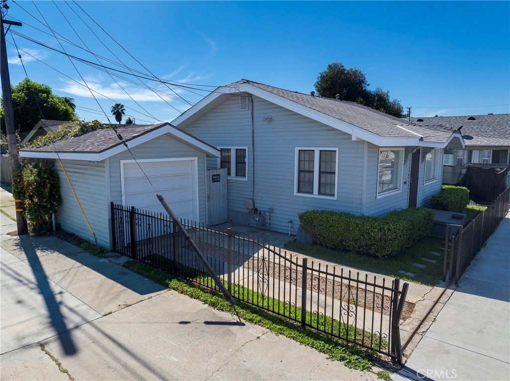 Photo of 2416 E 10th St, Long Beach, CA 90804 (MLS # PW26044301)