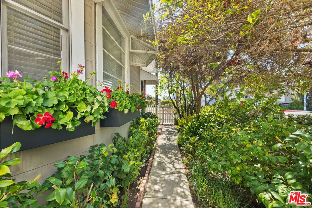 Photo of 137 Strand Street, Santa Monica, CA 90405 (MLS # 25529377)