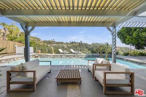 2252 Gloaming Way Beverly Hills CA 90210