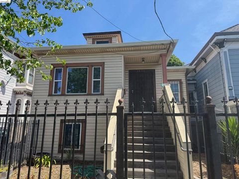 Photo of 1626 12Th St St, Oakland, CA 94607 (MLS # 41127420)