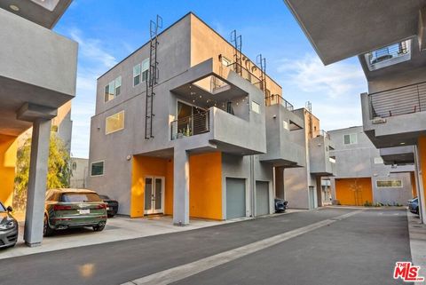 Photo of 3034 1/4 N Coolidge Avenue, Los Angeles, CA 90039 (MLS # 25627299)