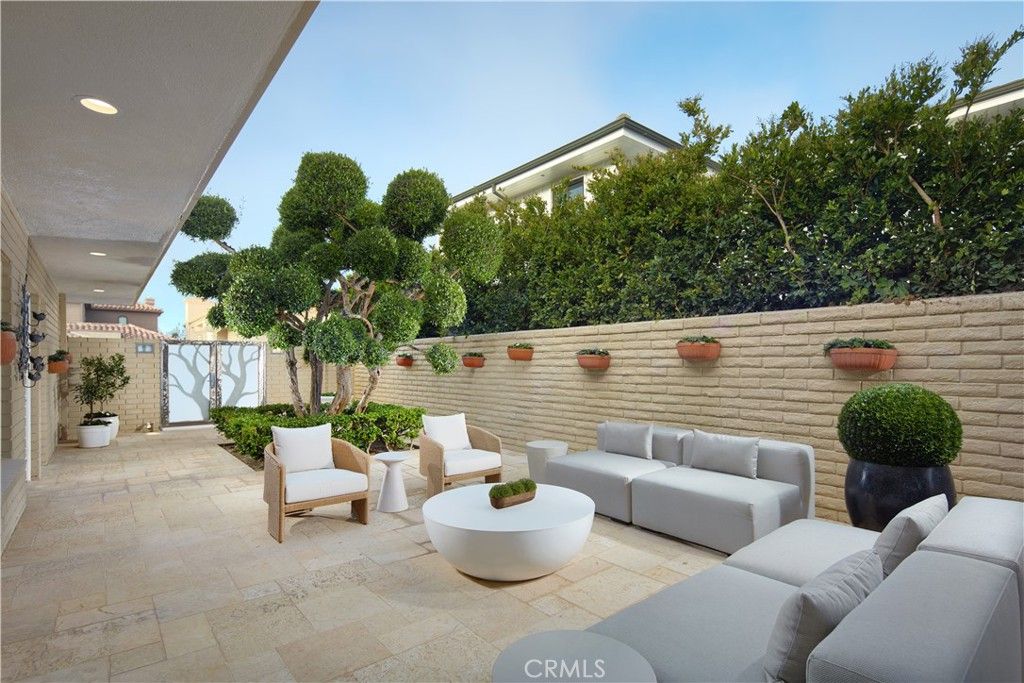 Photo of 29 Linda Isle, Newport Beach, CA 92660 (MLS # NP25081795)