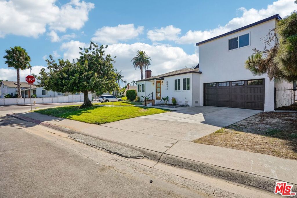 8855 Lilienthal Avenue