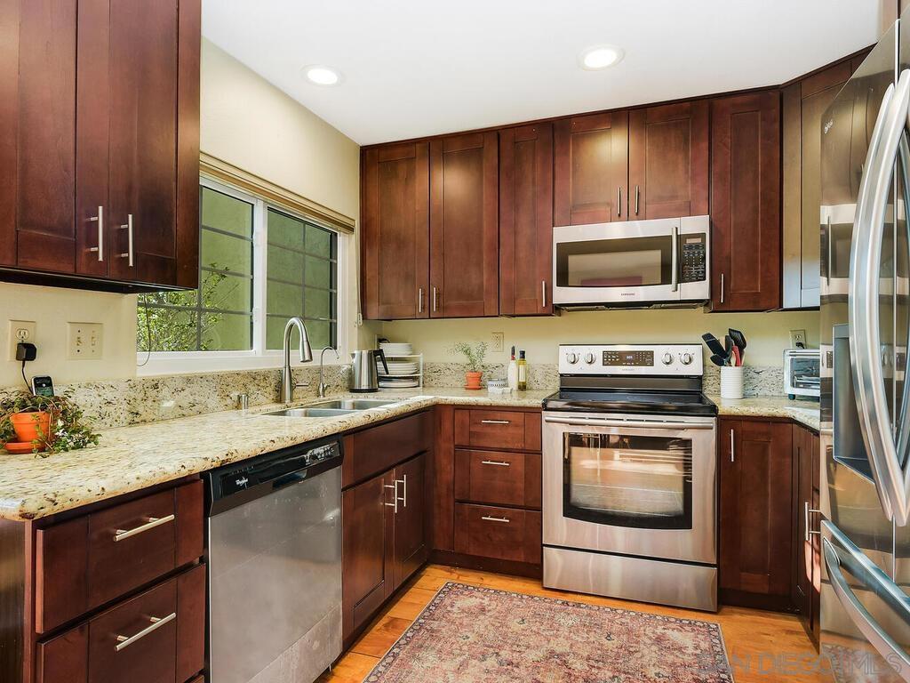 7301 Calle De Fuentes