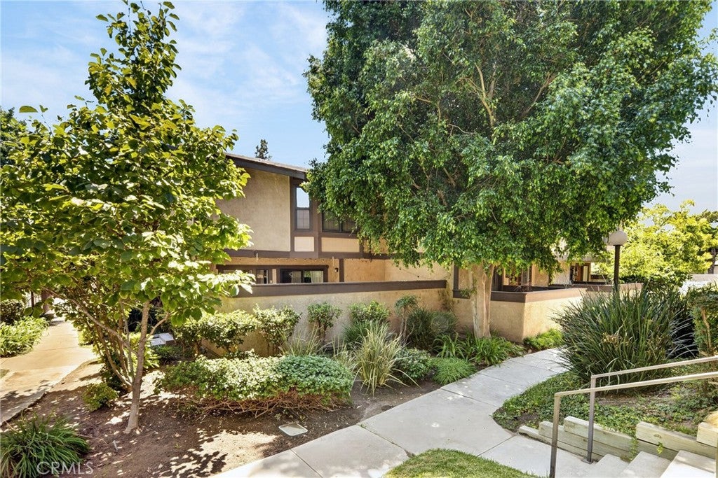 8235 Mason Ave. AVE C, Los Angeles CA 91306