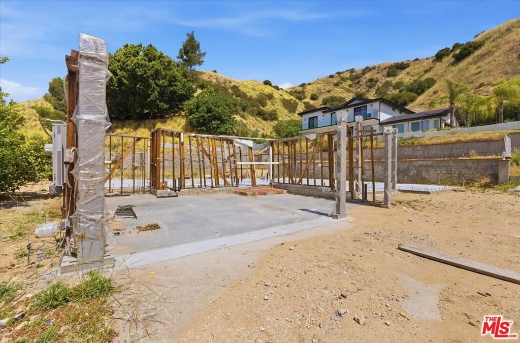 Photo of 9865 Lanark Street, Sun Valley, CA 91352 (MLS # 26829089)
